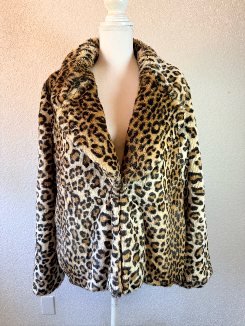 NEW Love‎ Token faux fur leopard coat size Large